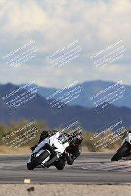 media/Nov-16-2025-Race Pace (Sun) [[8c5fa54630]]/Non Verified Riders (1st 20 Minutes)/5-Turn 15 (110pm)/